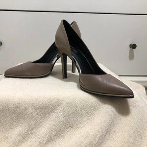 Kenneth Cole Taupe Pumps